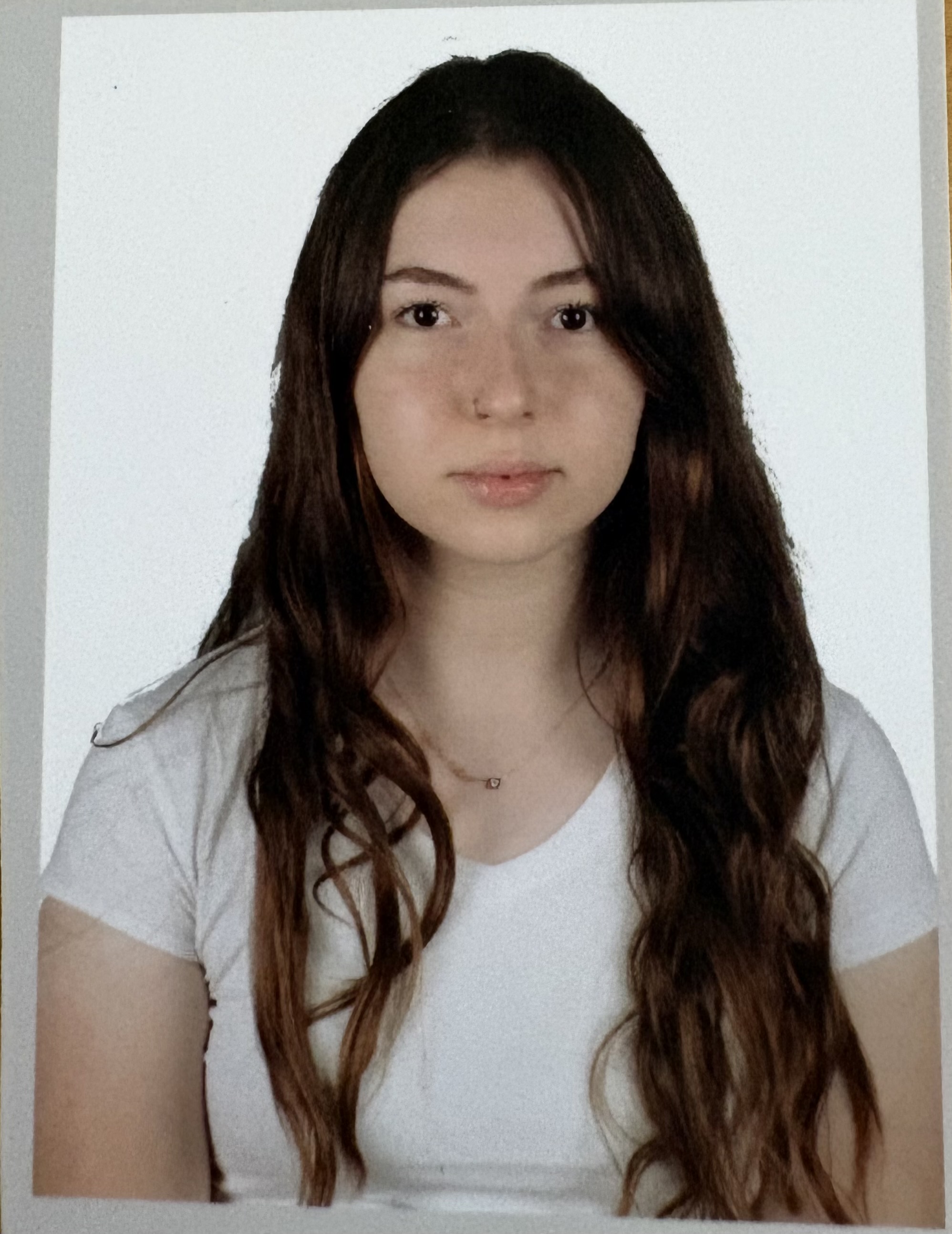 İzem TOMAROĞLU 